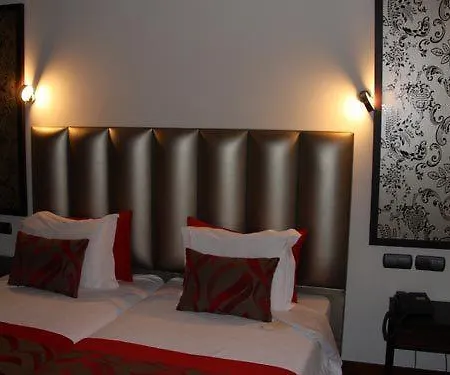 Dighton Hotel